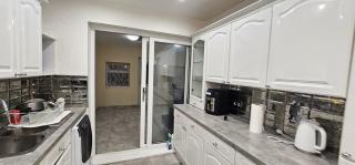 Two Bedrooms Self Catering Entire House in Greater London of Dagenham - Dagenham - 8