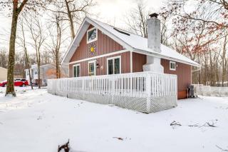 8 Mi to Big Boulder Mountain Cabin with Decks! - Albrightsville - 0