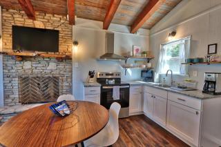 Millie's Cottages Unit 2 - Annie - Canyon Lake - 7
