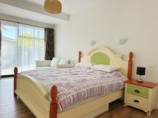 Family-friendly home near beach - Red Beach - 3