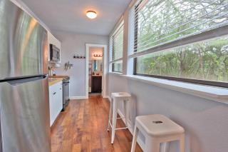 The Driftwoods - Pink Container House - Driftwood - 7