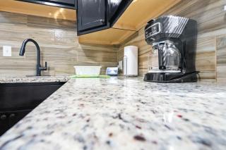 420 Long term 2 BR Laundry Private Parking - Chicago - 4
