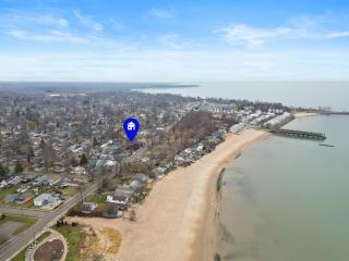 Cozy Cottage 3-min Walk to Beach - Crystal Beach - 1