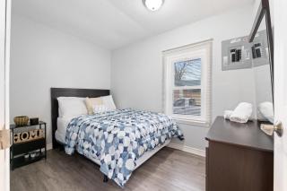 Cozy Cottage 3-min Walk to Beach - Crystal Beach - 4