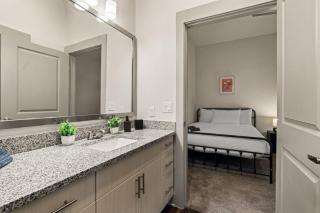 Elegant 2 BD 2BA Retreat Ideal for Comfort Style - Fort Worth - 1
