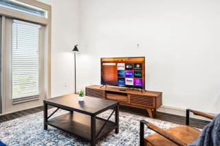 Luxurious New Unit 1Bd1BaPool, Golf Sim - Austin - 2