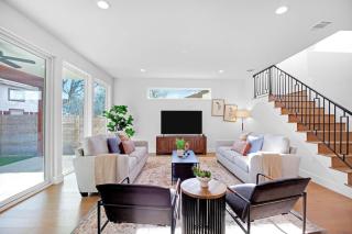 Downtown Bliss Modern 4-Bedroom Retreat w Hot Tub - Austin - 9