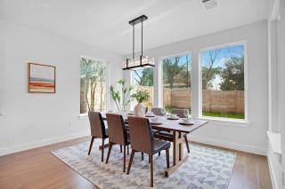 Downtown Bliss Modern 4-Bedroom Retreat w Hot Tub - Austin - 8