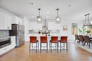 Downtown Bliss Modern 4-Bedroom Retreat w Hot Tub - Austin - 4
