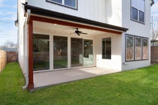 Downtown Bliss Modern 4-Bedroom Retreat w Hot Tub - Austin - 2