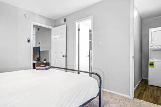 Embrace Austins Vibrant Heart Elegant 1BR Haven - Austin - 1