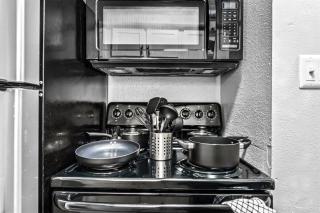 Elegant 1BR Haven - 10 Min to Downtown Austin - Austin - 3