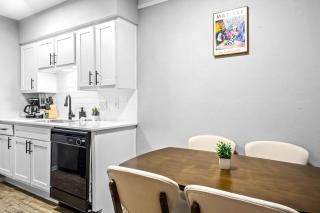 Elegant 1BR Haven - 10 Min to Downtown Austin - Austin - 1