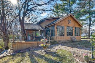 Walk to Saylorville Lake Spacious Home with Deck! - Johnston - 7
