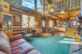 Walk to Saylorville Lake Spacious Home with Deck! - Johnston - 4