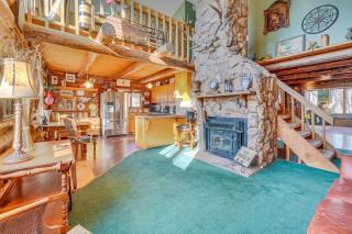 Walk to Saylorville Lake Spacious Home with Deck! - Johnston - 5