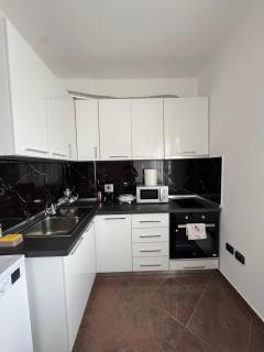 Denny's Apartment at Blloku - Tirana - 6