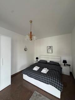 Denny's Apartment at Blloku - Tirana - 7