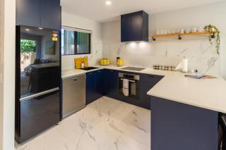 Walk to Canterbury Uni, Has Own Private Car Park - 1