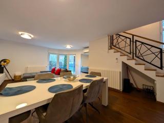 Forrest-Hugging Townhouse with Private Garden - 5