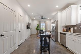 Bourbon House King Bed Luxury Amenities Fast WiFi - Lafayette - 0
