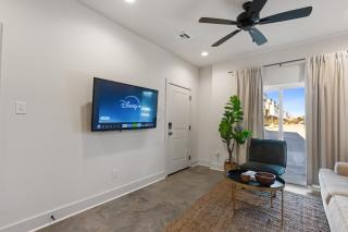 Bourbon House King Bed Luxury Amenities Fast WiFi - Lafayette - 6