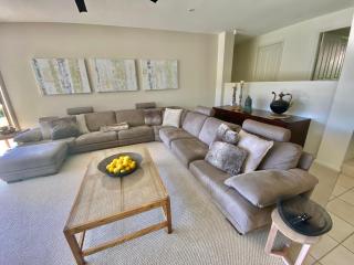 Emerald Beach Lakefront Luxury Mansion - Emerald Beach - 7