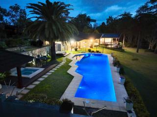 Emerald Beach Lakefront Luxury Mansion - Emerald Beach - 2