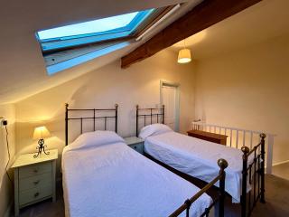 Cosy Cottage in Historic Halifax - 6