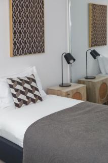 Stylish 2BR Docklands Apartment with Pool & Gym - 3