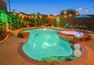 Urban Oasis in Plano 5BD & Heated Pool - 9