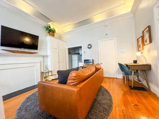 Brownstone Oversized Furnished Studio In Back Bay - Boston - 2