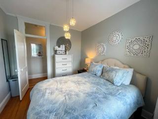 Sun-filled 1b 1ba W City Views Near Public Trans - Boston - 6
