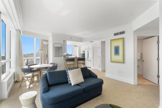 Fontainebleau Hotel One Bedroom Suite - 8