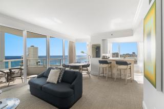 Fontainebleau Hotel One Bedroom Suite - 9