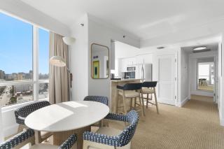 Fontainebleau Hotel One Bedroom Suite - 7