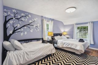 The Henry House I Pet Friendly Cozy Convenient - Fairview Park - 8
