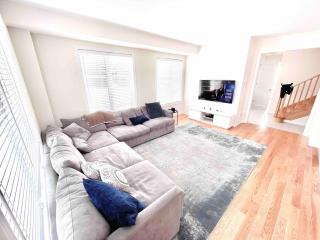 Large 5 Bedroom Newly Built Home Sleeps 12 Persons - Thorold - 4