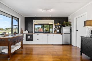 Stargazers Waterfront Hot tub Cottage Tasmania - Clarence Point - 1