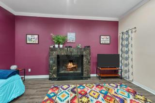 Spacious 2BR Apt with King Beds & Fully Equipped Kitchen - Houston - 1
