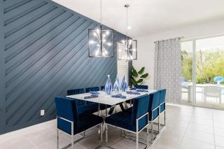 Lavish 4 Bdrm Estate with Home Theater in Reunion - 3