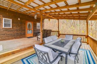 Steps to Kentucky Lake Cozy Cabin with Deck! - Waverly - 9