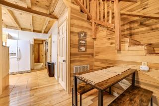 Steps to Kentucky Lake Cozy Cabin with Deck! - Waverly - 4