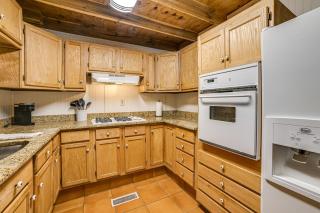 Steps to Kentucky Lake Cozy Cabin with Deck! - Waverly - 2