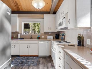 Awesome Home Above the Lake - Dogs Welcome VH315 - - 2