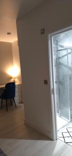 Family Friendly fully refurbished 3 bedroom, 3 bathroom property in London - 2