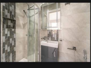 Family Friendly fully refurbished 3 bedroom, 3 bathroom property in London - 1