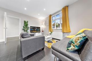 Stunning 1-Bed Flat-Ideal for Work Trips, Romantic Getaways & Family Breaks- SLEEPS 4-Great Long Stay Rates! Parking Available! Book Instantly! Same day check-in! - Barnet - 6