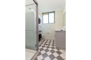 Unit 1 of 5 Lake St - Forster - 2