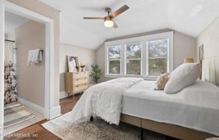 Riverside Craftsman with 3 beds and 3 baths, Pet friendly, Great neighborhood - 4